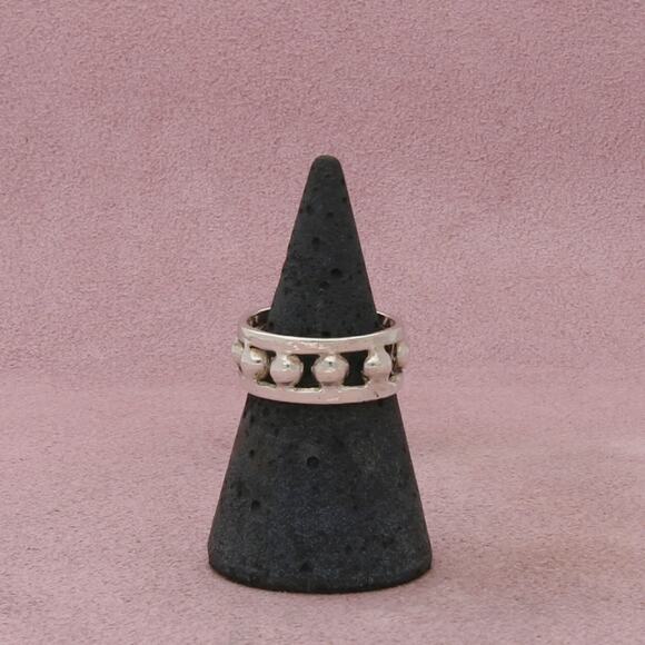 Sterling Jewelry - sterling silver vintage beaded band ring size 6.5
